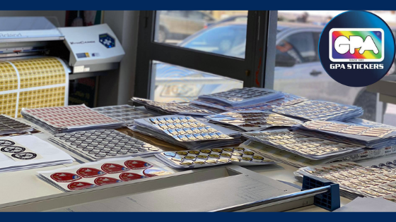 Πώς να αποθηκεύσετε σωστά τις αυτοκόλλητες ετικέτες σμαλτου και τα μπρελοκ σμαλτου,  σε παρατεταμένη περιοδο μη λειτουργίας της επιχείρησης.